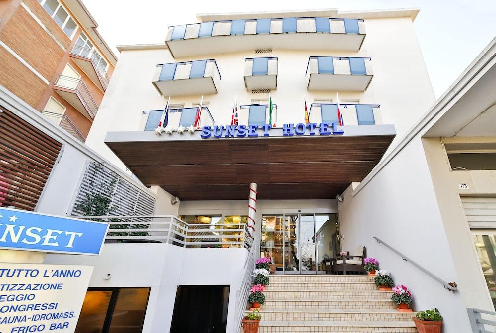 Hotel Sunset Rimini Buitenkant foto