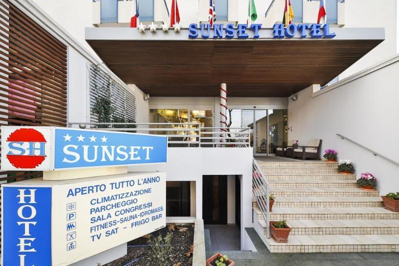 Hotel Sunset Rimini Buitenkant foto