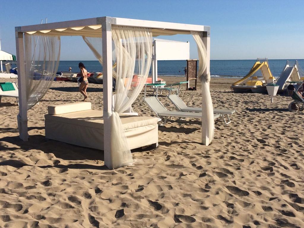 Hotel Sunset Rimini Buitenkant foto