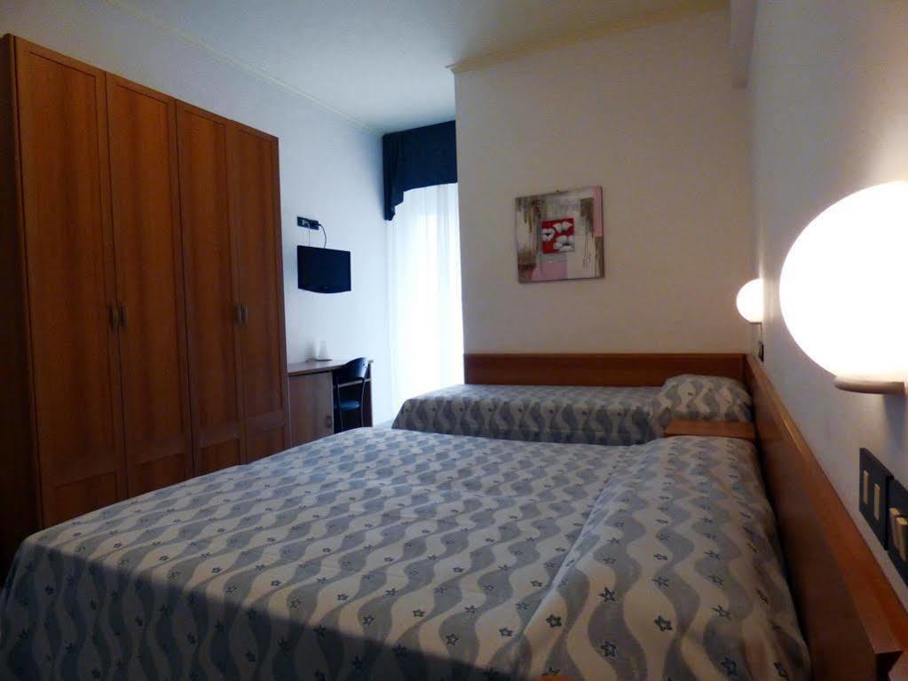 Hotel Sunset Rimini Buitenkant foto