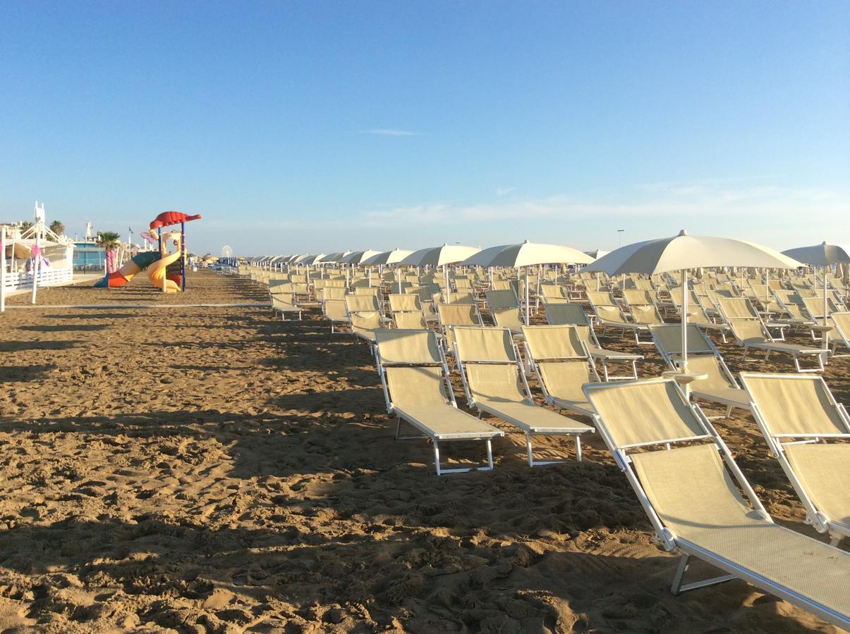 Hotel Sunset Rimini Buitenkant foto
